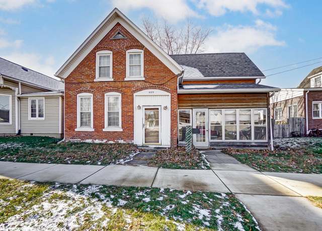 Property at 409 Perry St, Wapakoneta, OH 45895, 3 beds, 1.5 baths