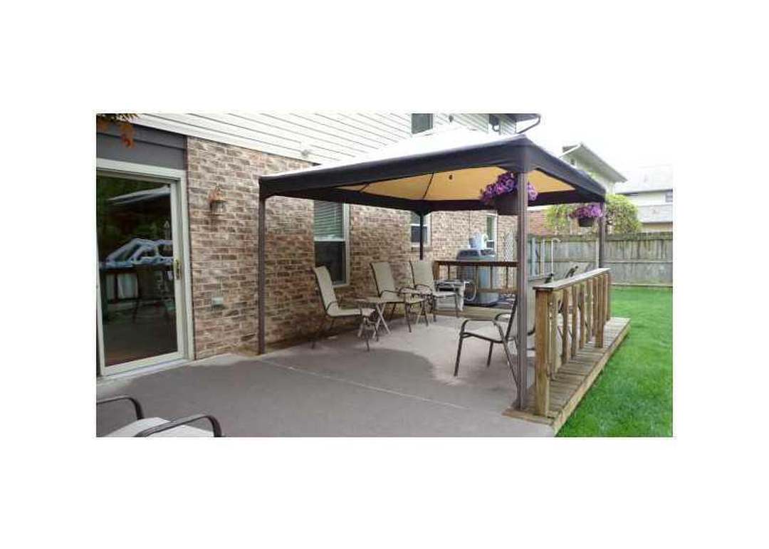 8821 WATERGATE Dr, Huber Heights, OH 45424