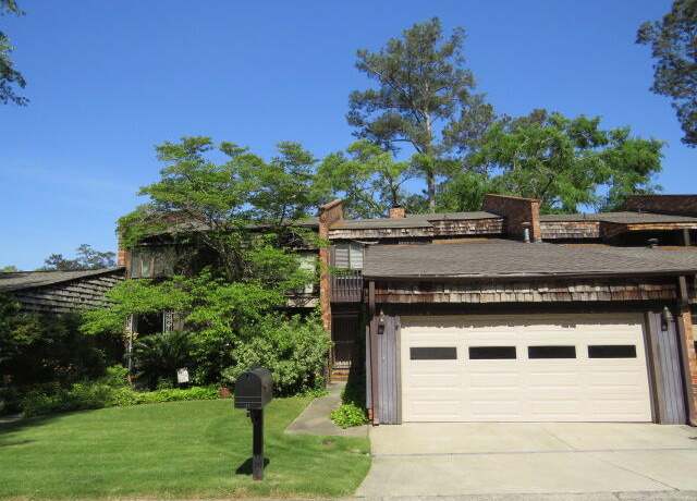 Property at 3532 Gleneagles Dr, Augusta, GA 30907, 2 beds, 2.5 baths