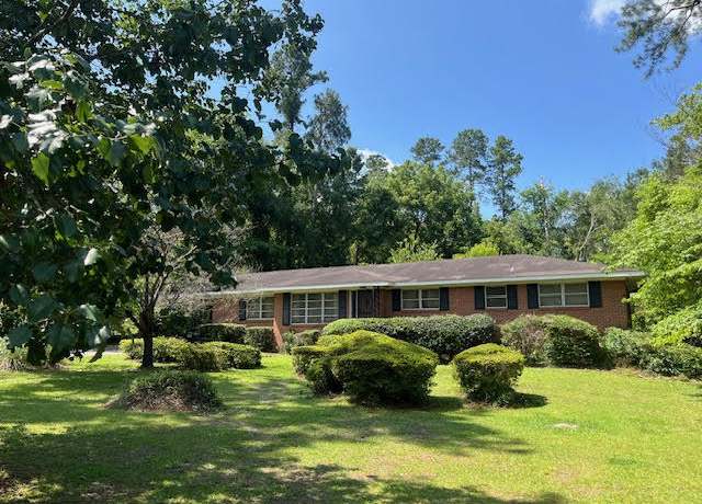 Property at 2870 Lumpkin Rd, Augusta, GA 30906, 4 beds, 2.5 baths