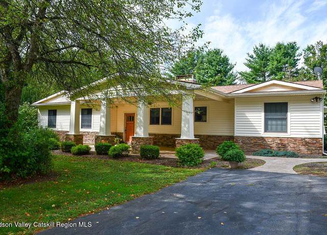 Property at 19 Gaffney Ln, Kinderhook, NY 12106, 3 beds, 2.5 baths