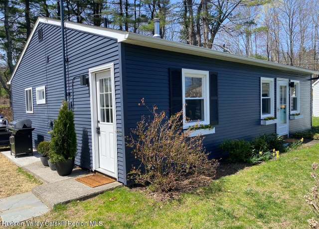 Property at 7 Park Circle Cir, High Falls, NY 12440, 3 beds, 1 bath