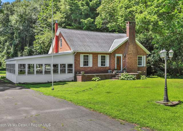 Property at 15 Spaulding Ln, Saugerties, NY 12477, 3 beds, 2 baths