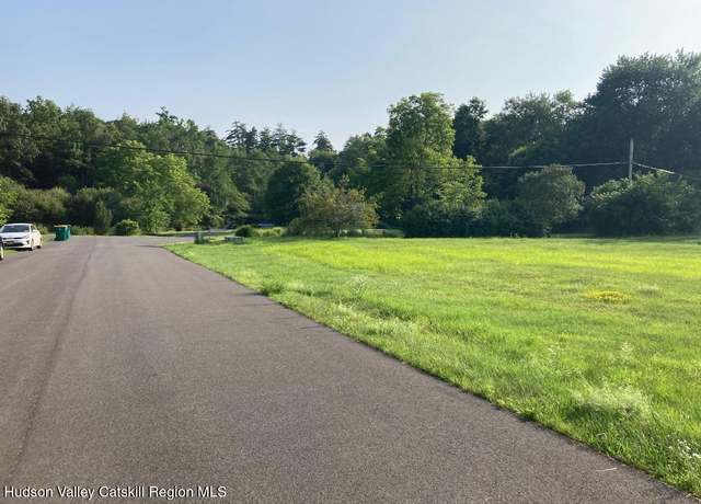 Property at 6 Paupawey Ct, Lake Katrine, NY 12449