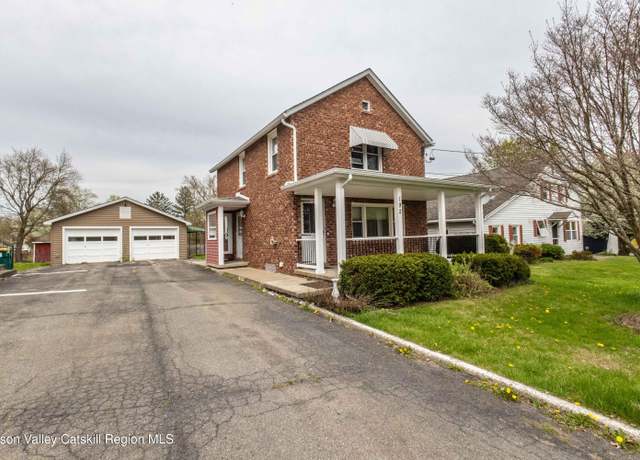Property at 192 Delaware St, Saugerties, NY 12477, 3 beds, 1.5 baths