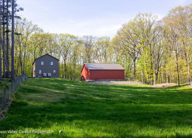 Property at 30 Ridge Ln, Hillsdale, NY 12529, 3 beds, 2.5 baths
