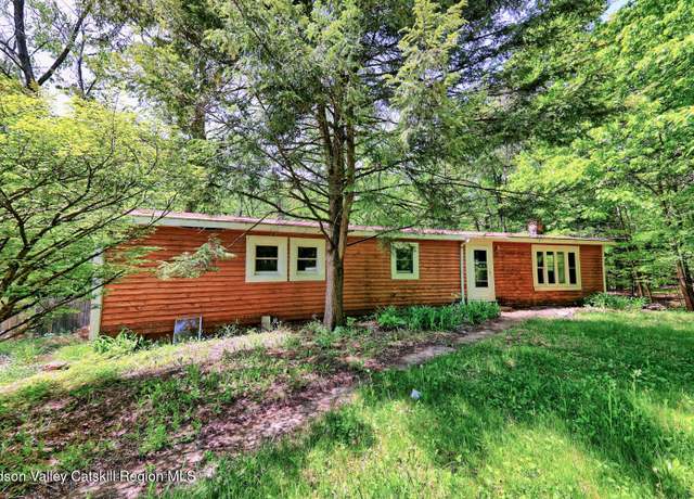 Property at 221 Jarvis Rd S, Ravena, NY 12143, 3 beds, 1 bath