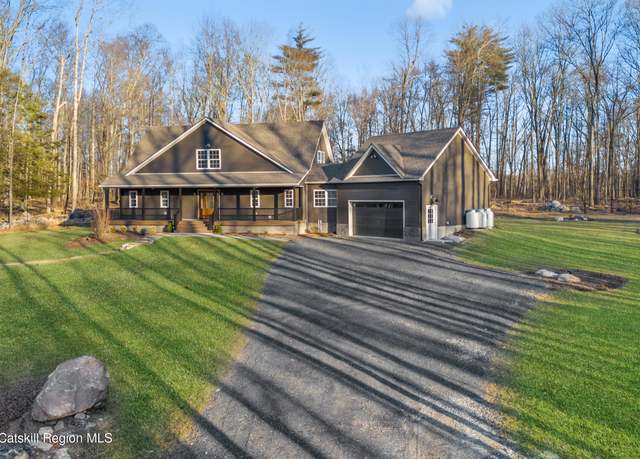 Property at 621 Decker Rd, Wallkill, NY 12589, 3 beds, 2.5 baths