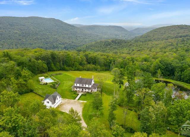 Property at 470 Harrington Dr, Austerlitz, NY 12017, 4 beds, 4 baths