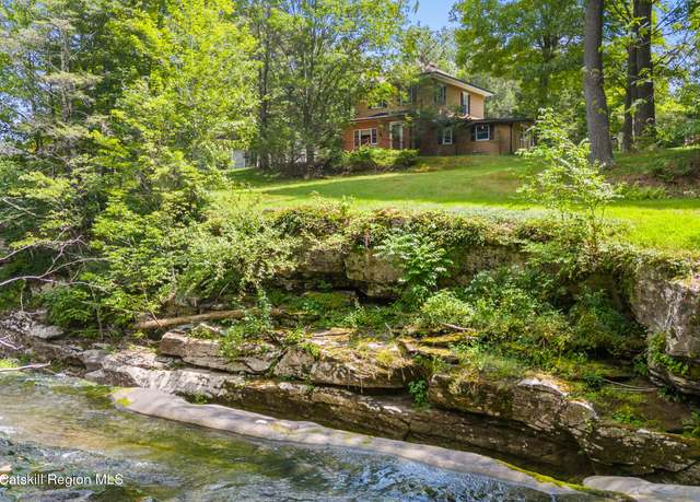 Property at 427 West Saugerties Rd, Saugerties, NY 12477, 2 beds, 1.5 baths