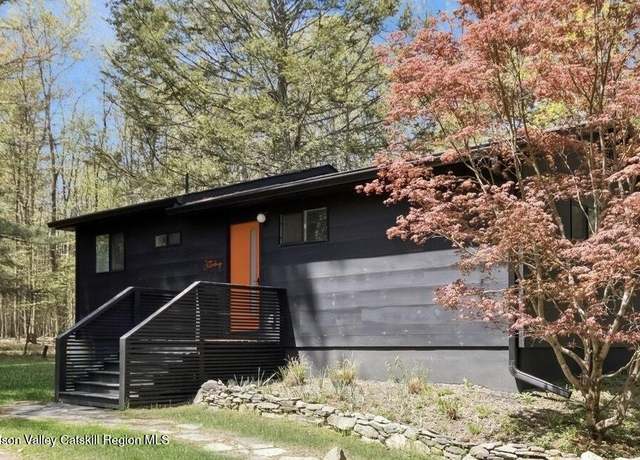 Property at 25 Upper Cherrytown Road Rd, Kerhonkson, NY 12446, 2 beds, 1 bath