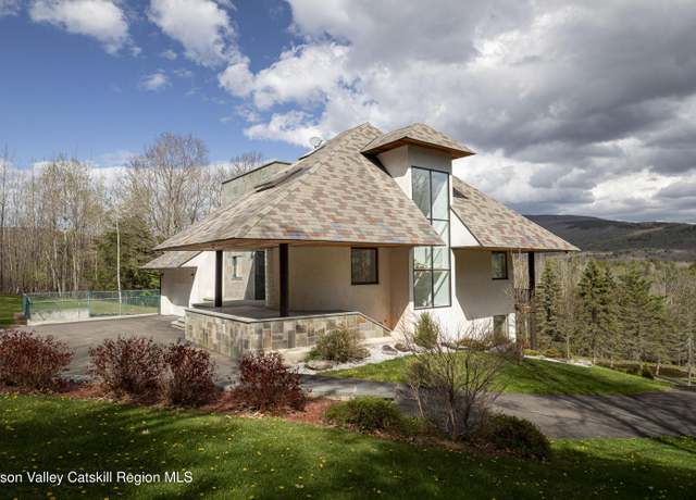 Property at 12 Jacob Strasse Rd, Windham, NY 12496, 6 beds, 5.5 baths