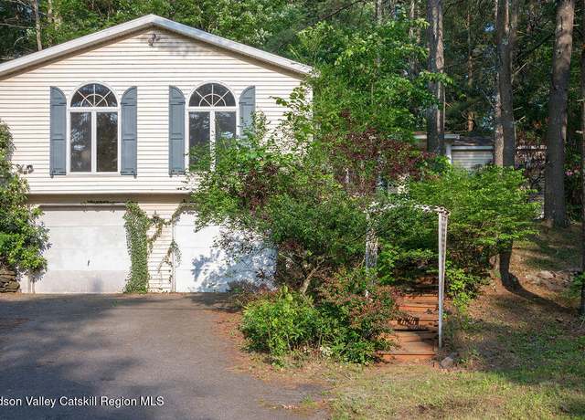 Property at 1072 Honey Hollow Rd, Earlton, NY 12058, 2 beds, 1.5 baths