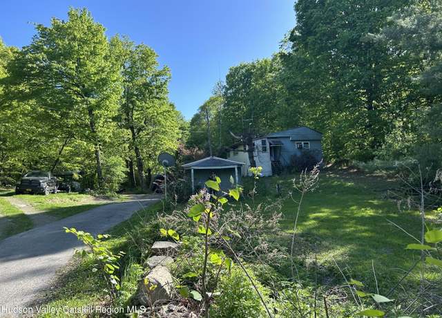 Property at 411 Plattekill Rd, Marlboro, NY 12542, 3 beds, 1.5 baths