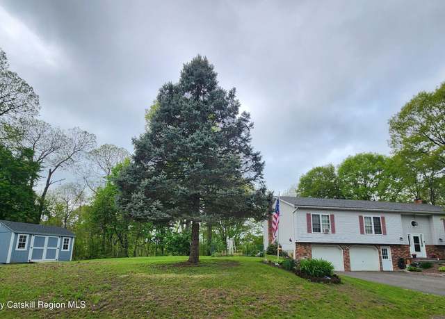 Property at 42 Overlook Ct, Hudson, NY 12534, 4 beds, 2.5 baths