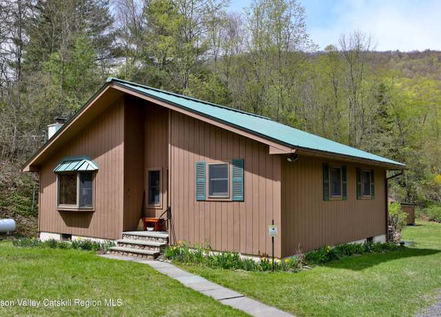 Property at 894 Woodland Valley Road Rd, Phoenicia, NY 12464, 2 beds, 1 bath