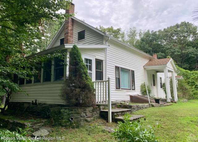 Property at 1296 Honey Hollow Rd, Greenville, NY 12083, 4 beds, 1.5 baths
