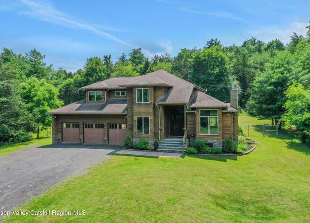 Property at 374 Linderman Ave, Kingston, NY 12401, 3 beds, 2.5 baths