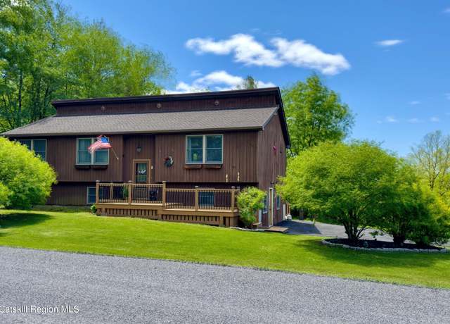 Property at 1 Hillside Ct, Athens, NY 12015, 3 beds, 2.5 baths