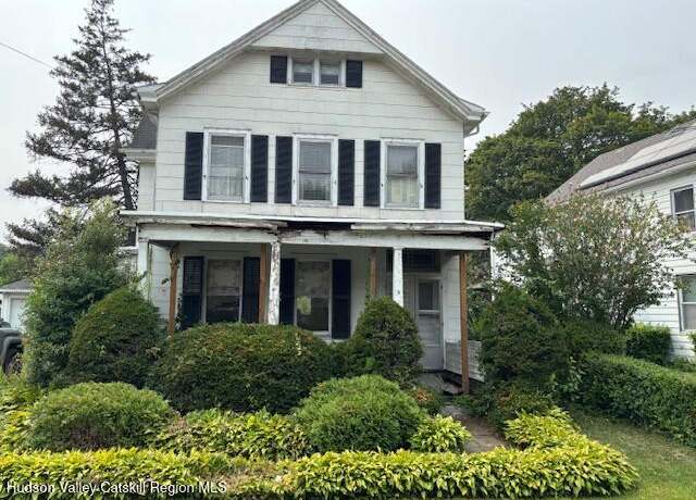 Property at 140 Broadway, Port Ewen, NY 12466, 3 beds, 1.5 baths