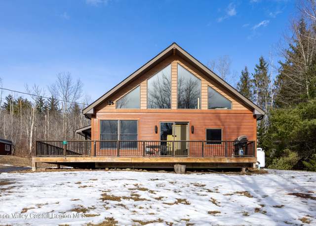 Property at 12 Cheff Ln, Hunter, NY 12442, 3 beds, 2.5 baths