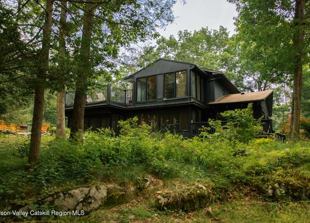 Property at 10 High Wood Rd, Staatsburg, NY 12580, 4 beds, 3 baths