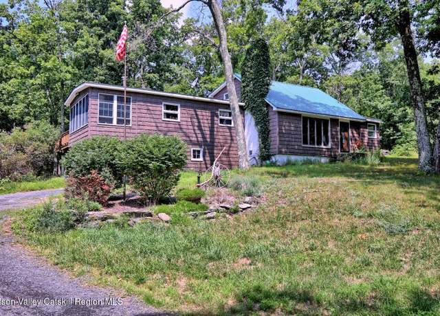Property at 660 Oak Hill Rd, Hudson, NY 12534, 3 beds, 1 bath