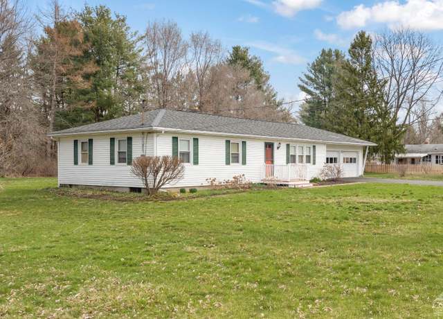 Property at 2 Pin Oak Dr, Kinderhook, NY 12106, 3 beds, 1 bath