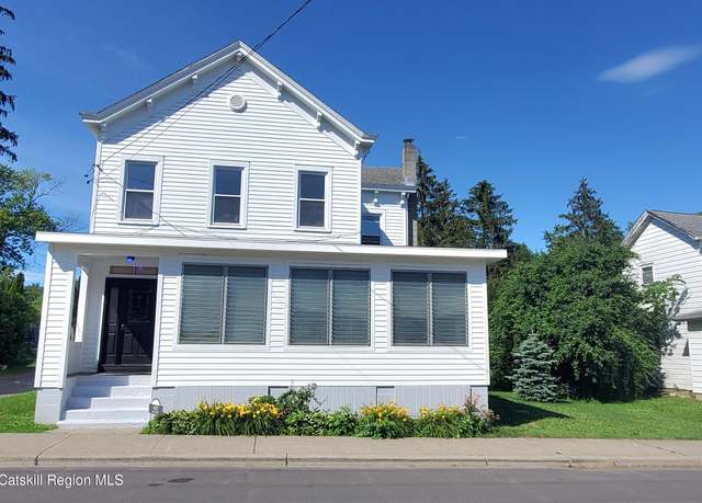 Property at 102 Second St, Athens, NY 12015, 4 beds, 1.5 baths