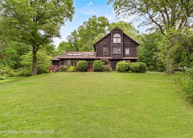 Property at 7 Elliotts Ln, New Paltz, NY 12561, 5 beds, 4 baths