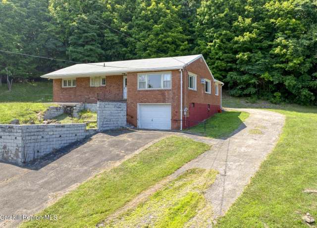 Property at 124 Half Moon Rd, Highland, NY 12528, 3 beds, 2 baths