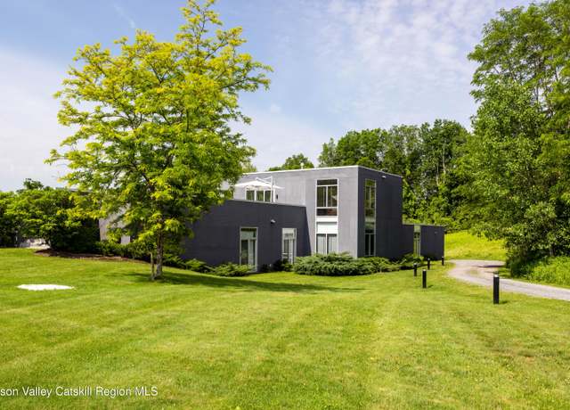Property at 211 Mitchell St, Hillsdale, NY 12529, 4 beds, 4.5 baths
