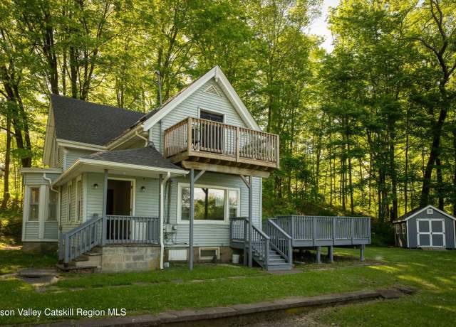 Property at 186 2nd St, Port Ewen, NY 12417, 3 beds, 2 baths