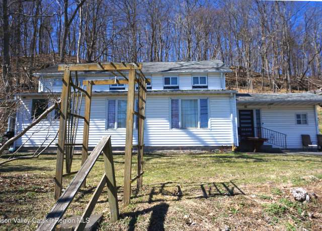 Property at 1126 Flatbush Rd, Ulster, NY 12401, 4 beds, 1.5 baths