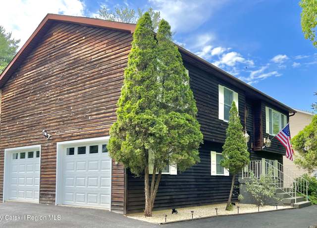 Property at 16 Appalachian Dr, Coxsackie, NY 12051, 3 beds, 2.5 baths