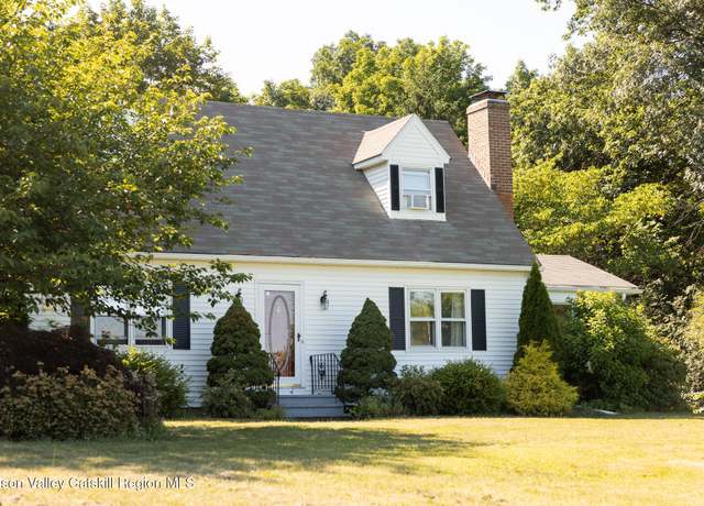 Property at 17 Stephen Dr, Hudson, NY 12534, 4 beds, 2.5 baths