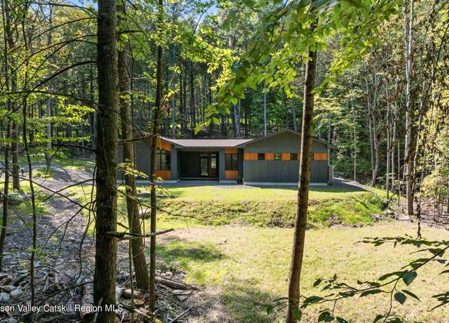 Property at 800 Oakwood Cir, Stone Ridge, NY 12484, 3 beds, 2.5 baths