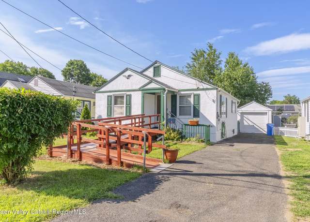 Property at 130 Wrentham St, Kingston, NY 12401, 2 beds, 1 bath