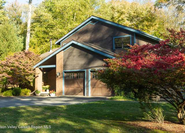 Property at 14 Wardwell Ln, Woodstock, NY 12498, 4 beds, 2.5 baths