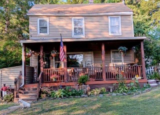 Property at 4 Tanners Ln, Hudson, NY 12534, 3 beds, 1 bath