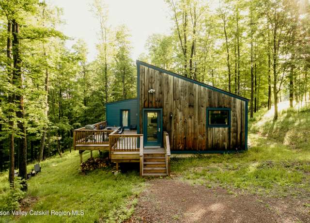 Property at 231 Boband Rd, Jeffersonville, NY 12748, 3 beds, 2 baths