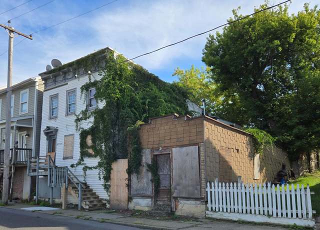 Property at 225 1/2 Columbia St, Hudson, NY 12534, 5 beds, 2 baths