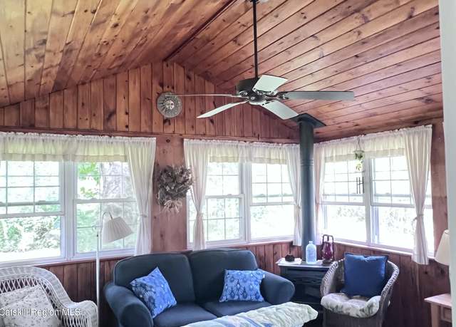 Property at 252 Route 199, Red Hook, NY 12571, 4 beds, 1.5 baths