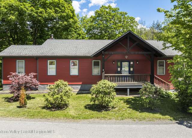 Property at 82 Near Rd, Red Hook, NY 12571, 3 beds, 3 baths