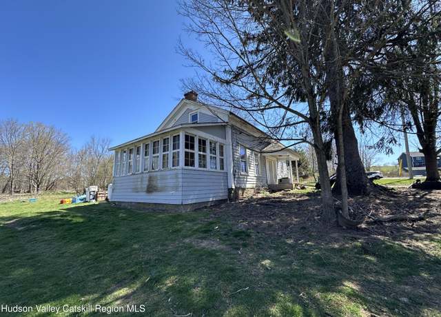 Property at 43 Hoffman Rd, Wallkill, NY 12589, 4 beds, 1 bath