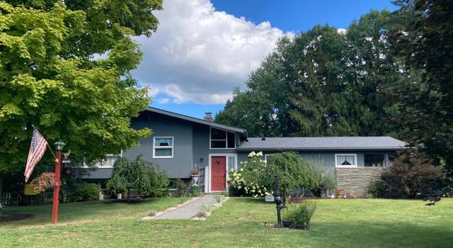 Photo of 11 Kinderknoll Dr Dr, Kinderhook, NY 12106