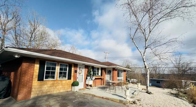 Photo of 2 White Birch Ln, New Baltimore, NY 12124