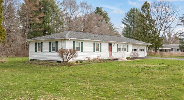 Photo of 2 Pin Oak Dr, Kinderhook, NY 12106