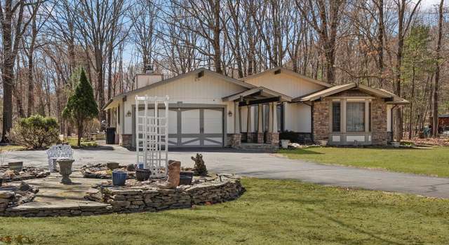 Photo of 13 Knollwood Dr, Valatie, NY 12184