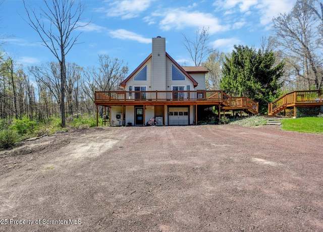 Property at 138 Blue Sky Dr, Cresco, PA 18326, 4 beds, 3 baths